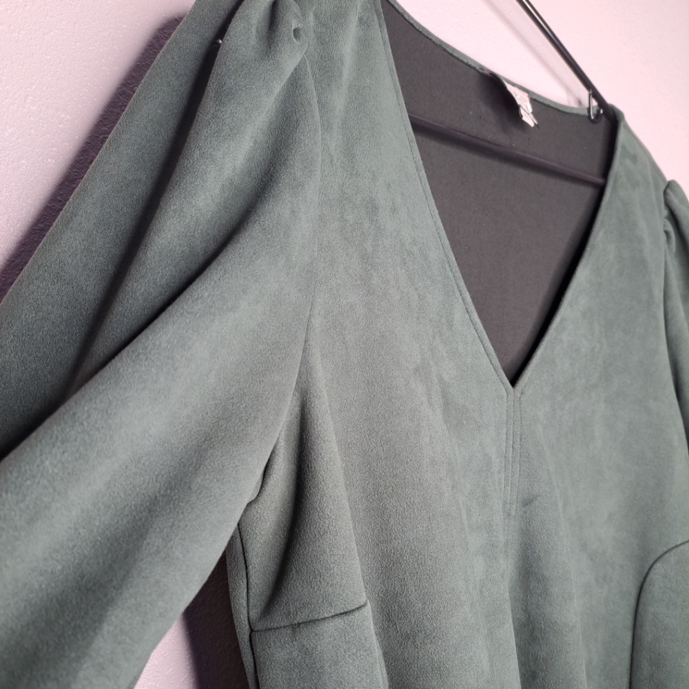 Tuckernuck Deep Green Blouse - Picture 10 of 15